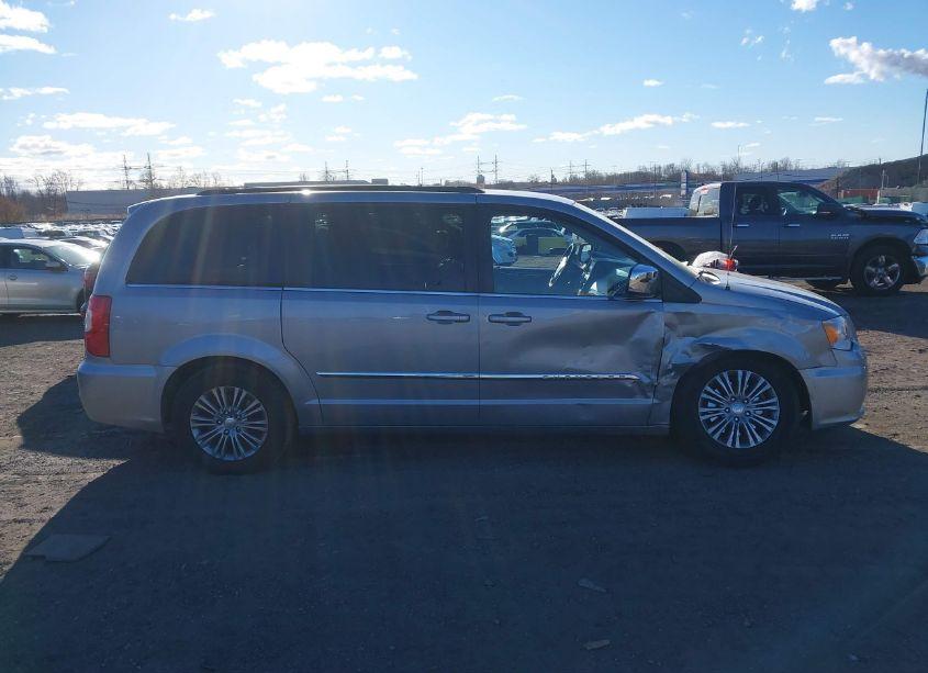 Photo 13 of 2015 Chrysler Town & COUNTRY TOURING-L (VIN 2C4RC1CG0FR554733)