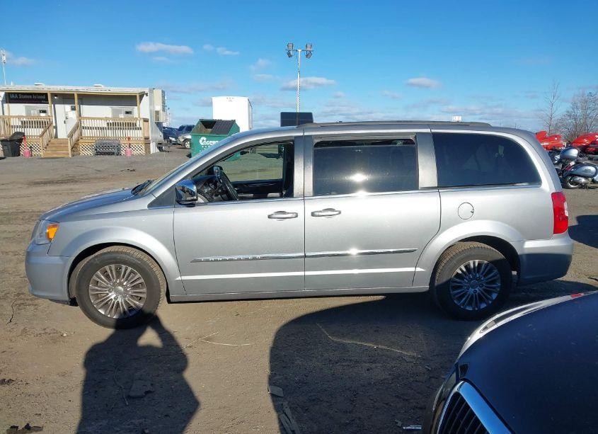 Photo 14 of 2015 Chrysler Town & COUNTRY TOURING-L (VIN 2C4RC1CG0FR554733)