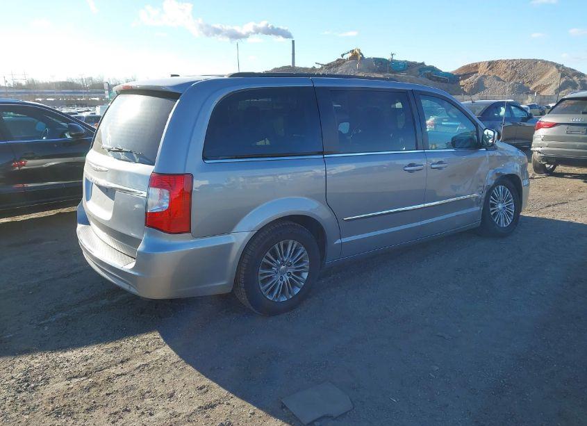 Photo 4 of 2015 Chrysler Town & COUNTRY TOURING-L (VIN 2C4RC1CG0FR554733)