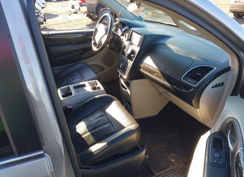 Photo 5 of 2015 Chrysler Town & COUNTRY TOURING-L (VIN 2C4RC1CG0FR554733)