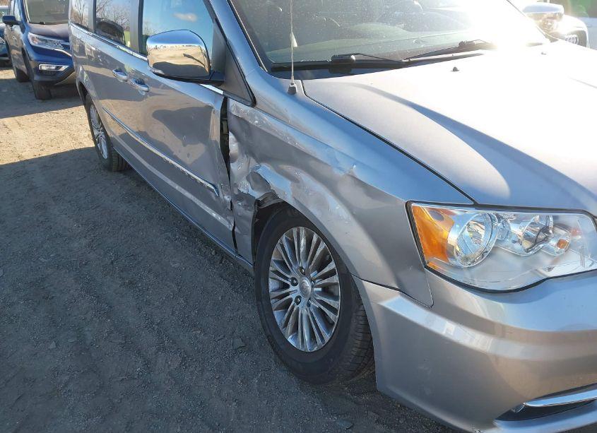 Photo 6 of 2015 Chrysler Town & COUNTRY TOURING-L (VIN 2C4RC1CG0FR554733)