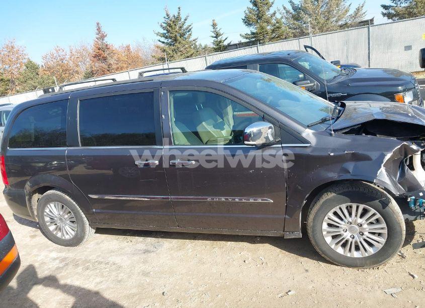 Photo 13 of 2015 Chrysler Town & COUNTRY TOURING-L (VIN 2C4RC1CG0FR602800)