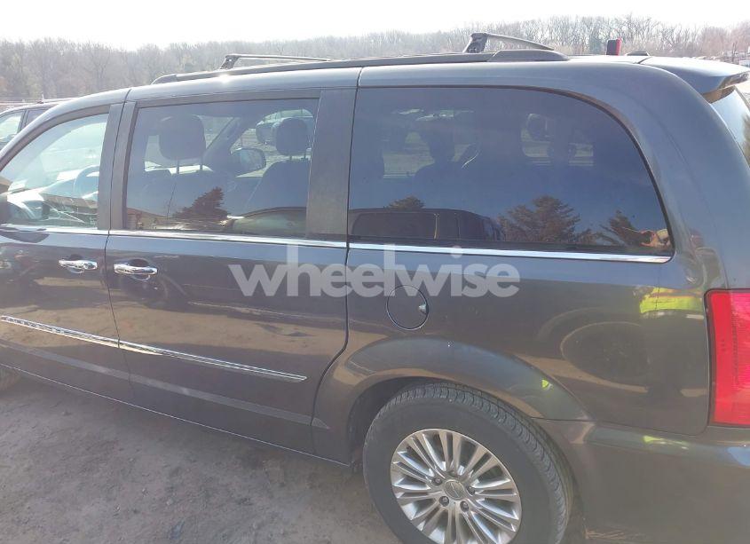 Photo 14 of 2015 Chrysler Town & COUNTRY TOURING-L (VIN 2C4RC1CG0FR602800)