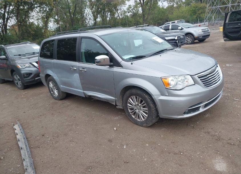 2015 Chrysler Town & COUNTRY TOURING-L (VIN 2C4RC1CG0FR655755) main photo