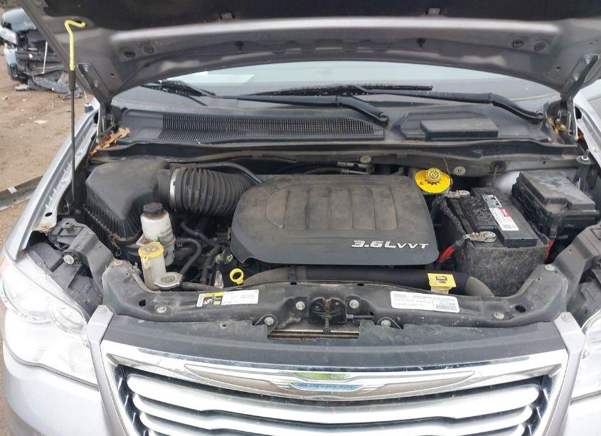 Photo 10 of 2015 Chrysler Town & COUNTRY TOURING-L (VIN 2C4RC1CG0FR655755)