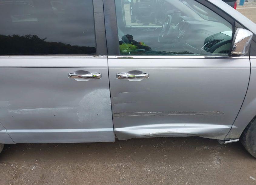 Photo 13 of 2015 Chrysler Town & COUNTRY TOURING-L (VIN 2C4RC1CG0FR655755)