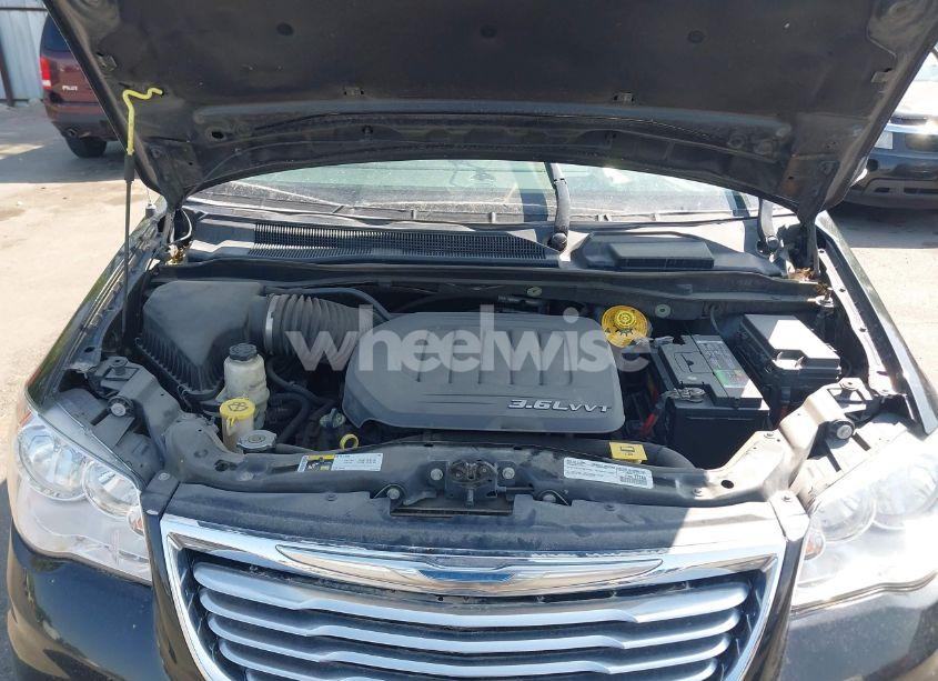 Photo 10 of 2015 Chrysler Town & COUNTRY TOURING-L (VIN 2C4RC1CG0FR662754)
