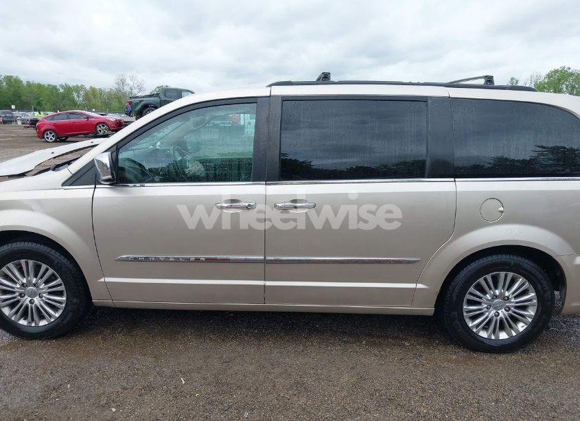 Photo 15 of 2015 Chrysler Town & COUNTRY TOURING-L (VIN 2C4RC1CG0FR673933)