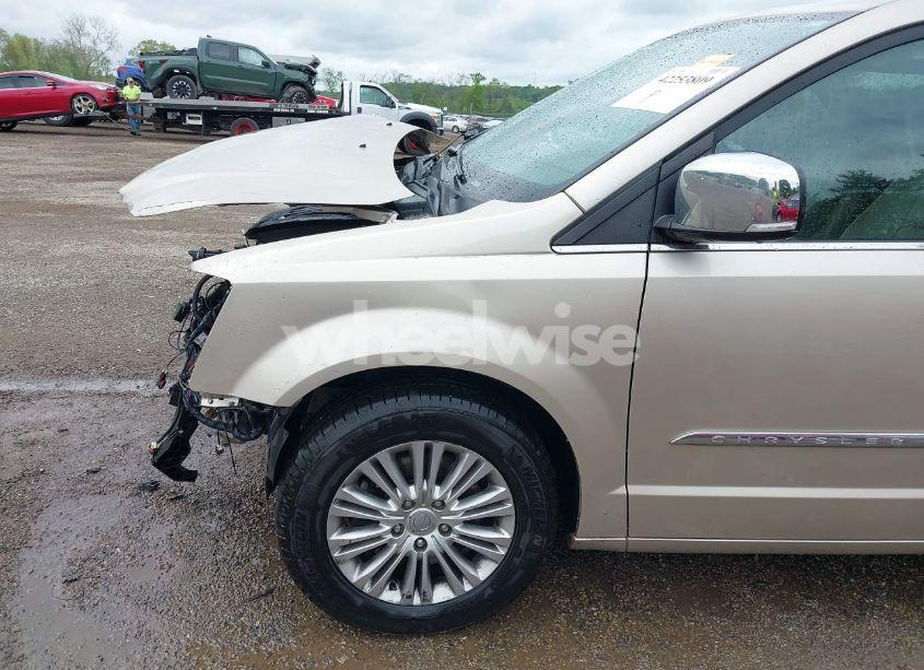 Photo 19 of 2015 Chrysler Town & COUNTRY TOURING-L (VIN 2C4RC1CG0FR673933)