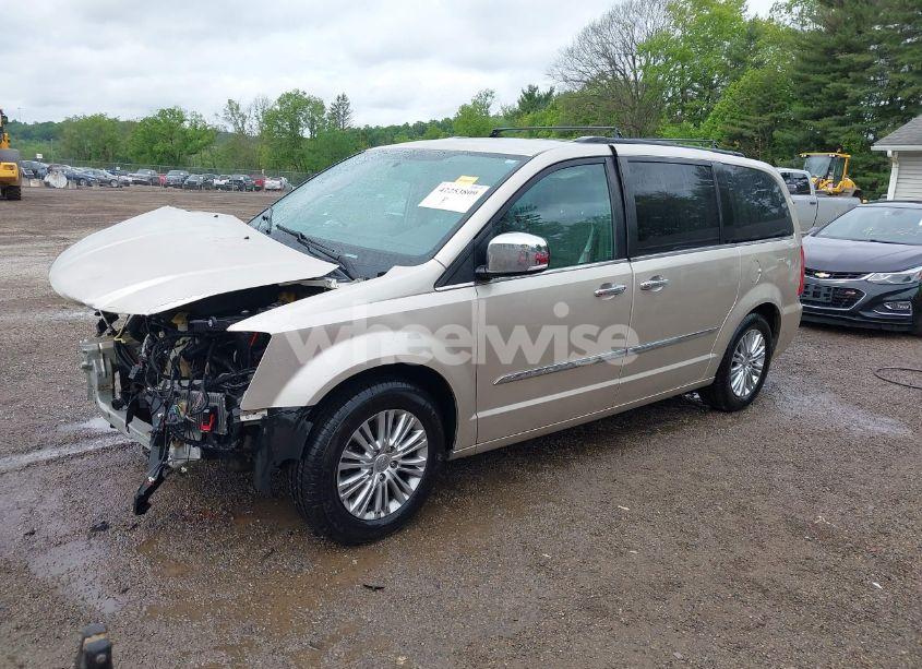 Photo 2 of 2015 Chrysler Town & COUNTRY TOURING-L (VIN 2C4RC1CG0FR673933)