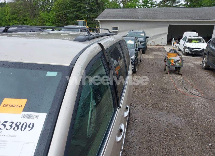 Photo 20 of 2015 Chrysler Town & COUNTRY TOURING-L (VIN 2C4RC1CG0FR673933)