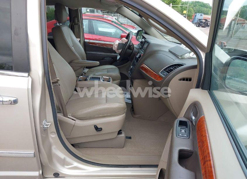 Photo 5 of 2015 Chrysler Town & COUNTRY TOURING-L (VIN 2C4RC1CG0FR673933)