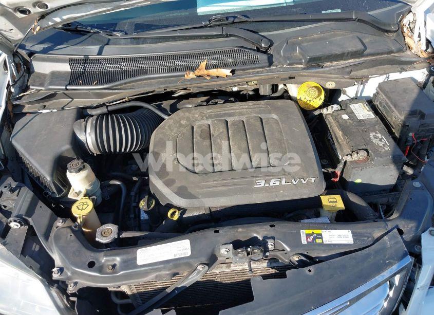 Photo 10 of 2016 Chrysler Town & COUNTRY TOURING-L (VIN 2C4RC1CG0GR207663)