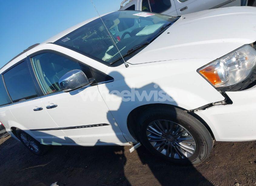 Photo 13 of 2016 Chrysler Town & COUNTRY TOURING-L (VIN 2C4RC1CG0GR207663)