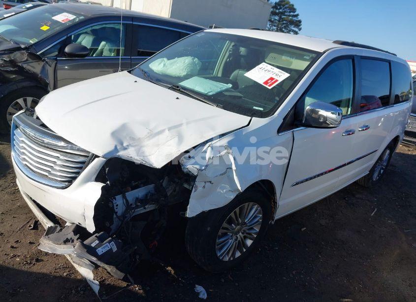 Photo 2 of 2016 Chrysler Town & COUNTRY TOURING-L (VIN 2C4RC1CG0GR207663)