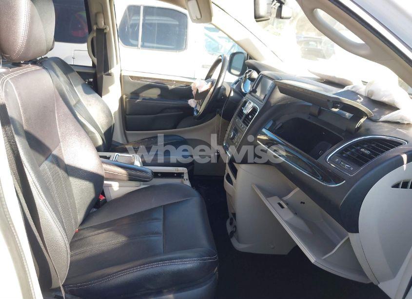 Photo 5 of 2016 Chrysler Town & COUNTRY TOURING-L (VIN 2C4RC1CG0GR207663)