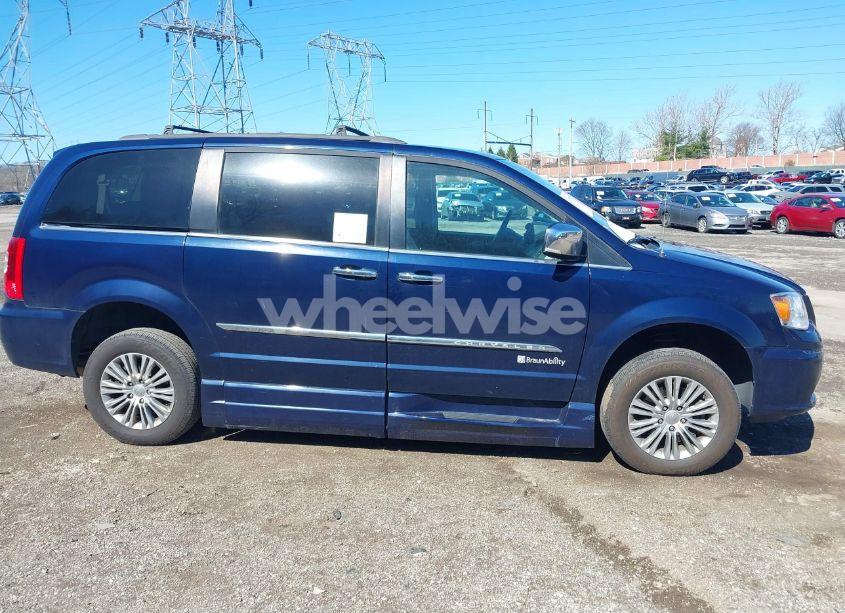 Photo 14 of 2016 Chrysler Town & COUNTRY TOURING-L (VIN 2C4RC1CG0GR283271)