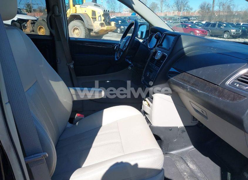 Photo 5 of 2016 Chrysler Town & COUNTRY TOURING-L (VIN 2C4RC1CG0GR283271)