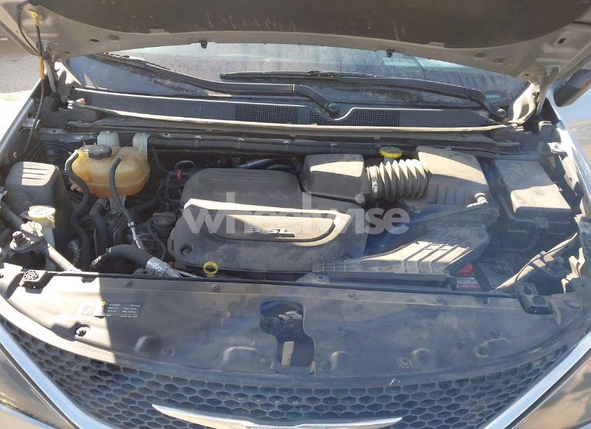 Photo 10 of 2017 Chrysler Pacifica LX (VIN 2C4RC1CG0HR657671)