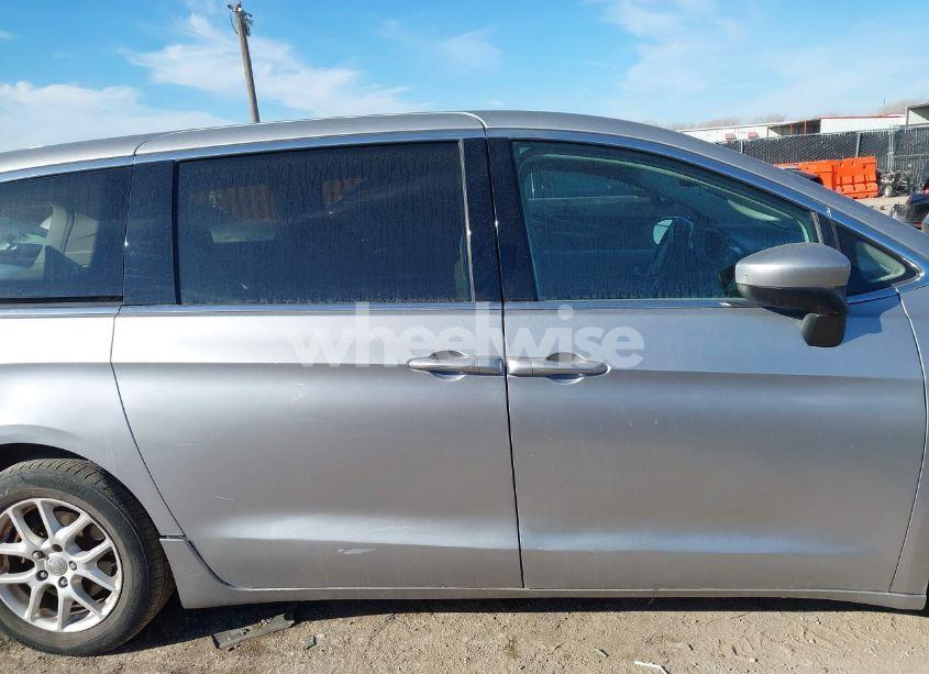 Photo 13 of 2017 Chrysler Pacifica LX (VIN 2C4RC1CG0HR657671)