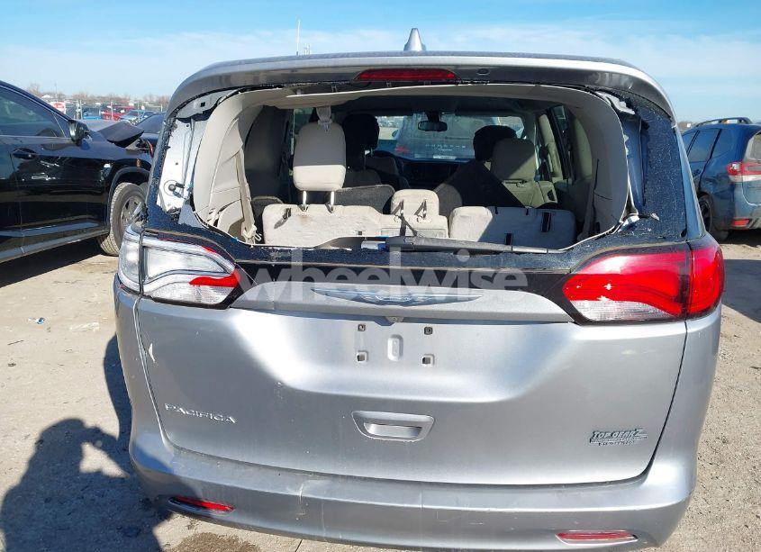Photo 16 of 2017 Chrysler Pacifica LX (VIN 2C4RC1CG0HR657671)