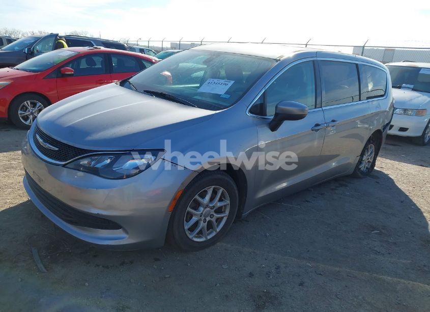 Photo 2 of 2017 Chrysler Pacifica LX (VIN 2C4RC1CG0HR657671)