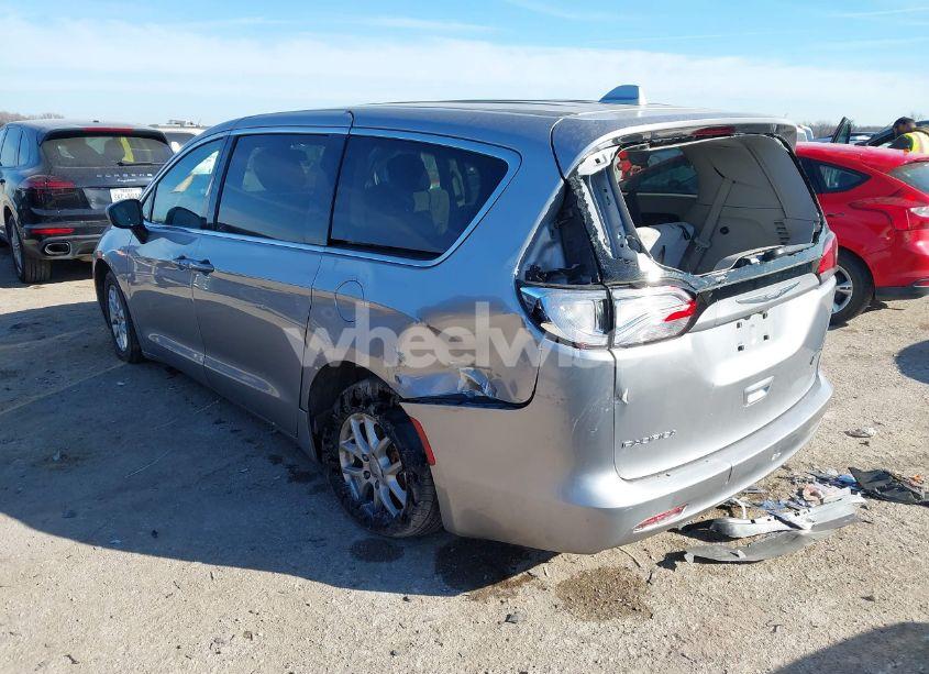 Photo 3 of 2017 Chrysler Pacifica LX (VIN 2C4RC1CG0HR657671)