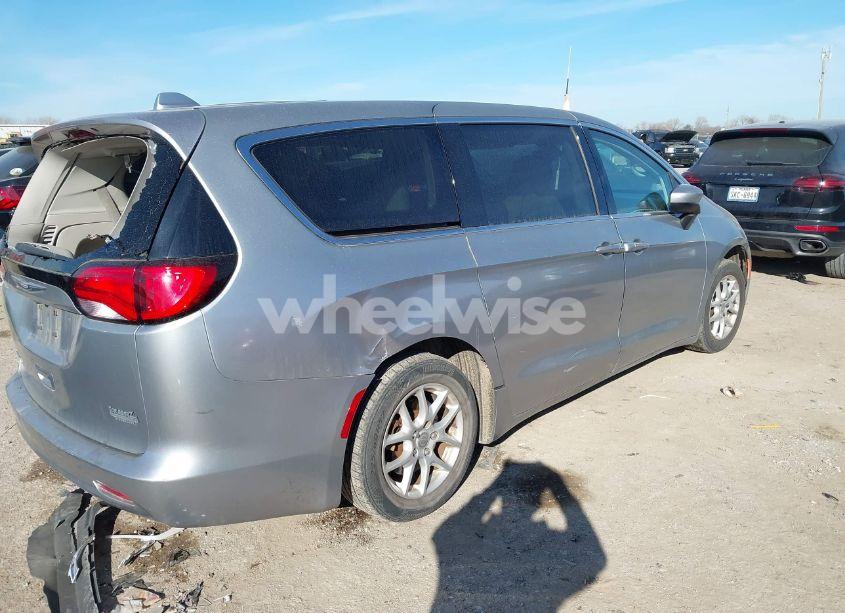 Photo 4 of 2017 Chrysler Pacifica LX (VIN 2C4RC1CG0HR657671)