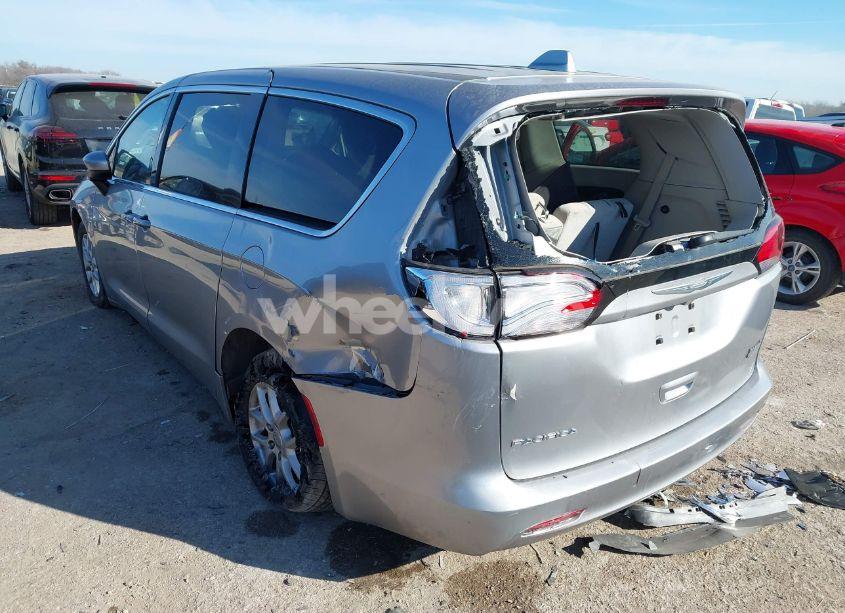 Photo 6 of 2017 Chrysler Pacifica LX (VIN 2C4RC1CG0HR657671)