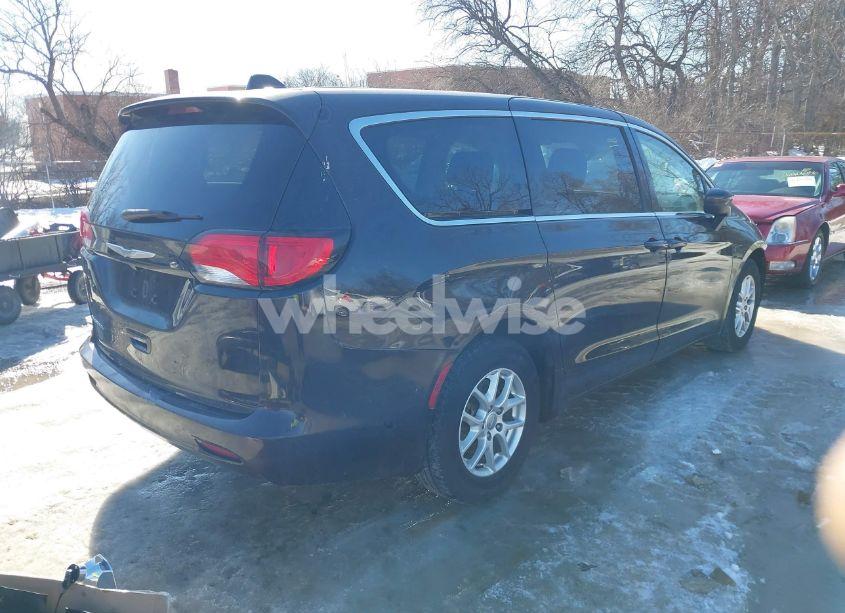 Photo 4 of 2017 Chrysler Pacifica LX (VIN 2C4RC1CG0HR824028)