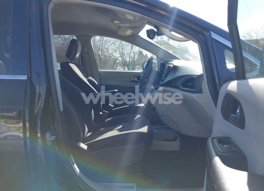 Photo 5 of 2017 Chrysler Pacifica LX (VIN 2C4RC1CG0HR824028)