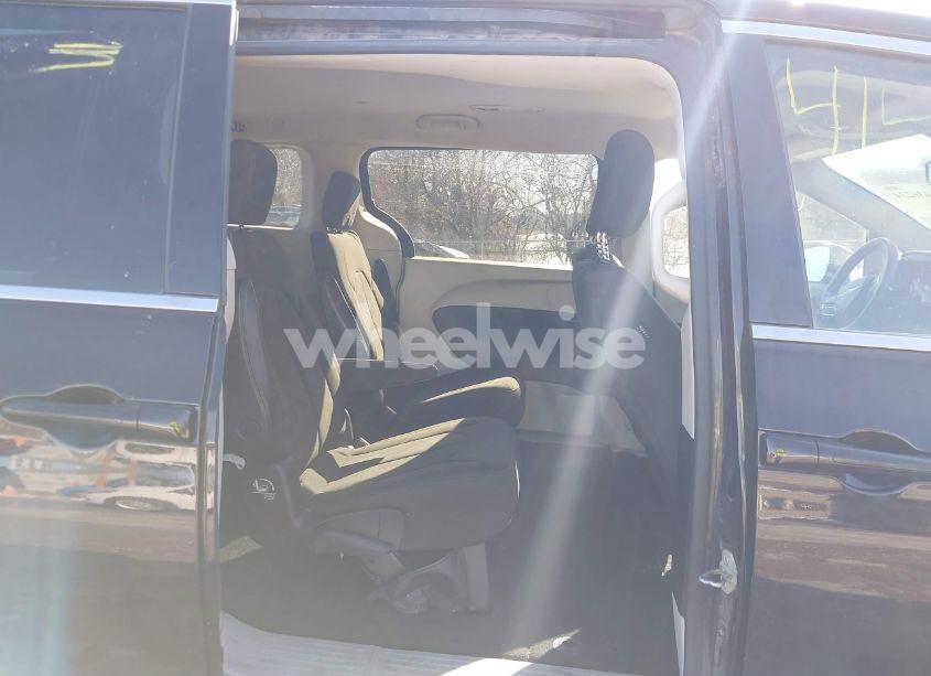 Photo 8 of 2017 Chrysler Pacifica LX (VIN 2C4RC1CG0HR824028)