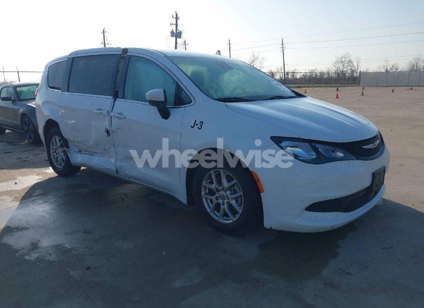 2022 Chrysler Voyager LX (VIN 2C4RC1CG0NR104773) main photo