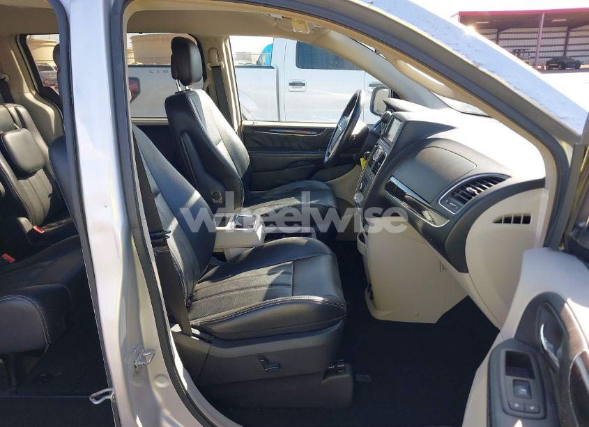 Photo 5 of 2012 Chrysler Town & COUNTRY TOURING-L (VIN 2C4RC1CG1CR270927)