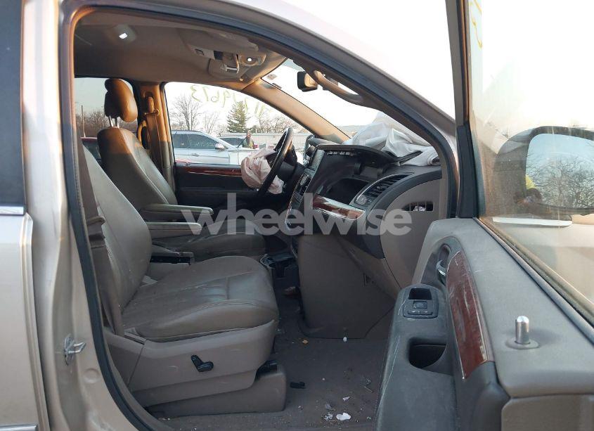 Photo 5 of 2012 Chrysler Town & COUNTRY TOURING-L (VIN 2C4RC1CG1CR415996)