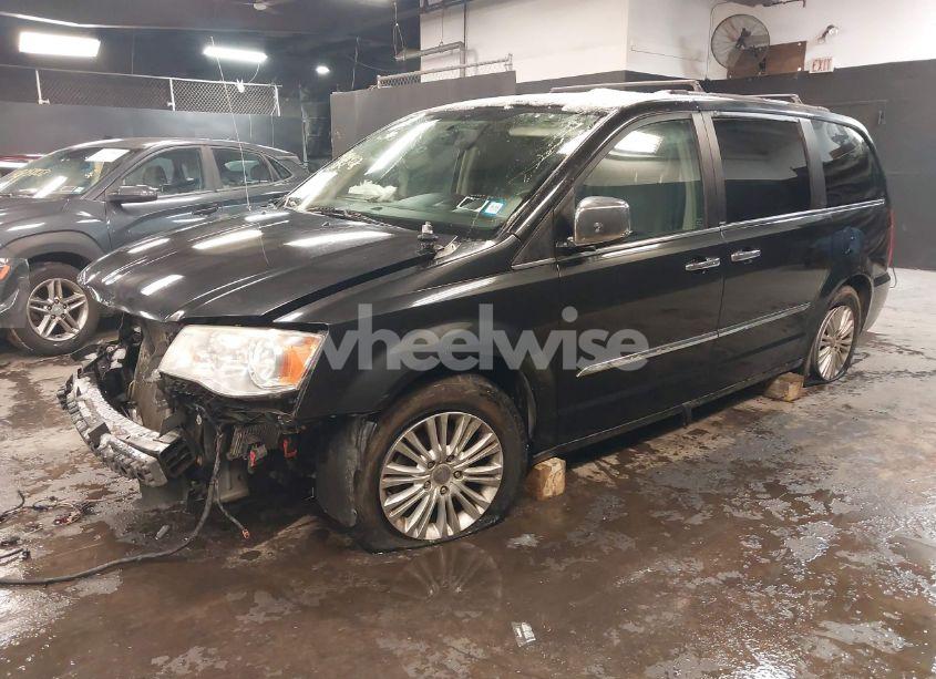 Photo 2 of 2013 Chrysler Town & COUNTRY TOURING-L (VIN 2C4RC1CG1DR647631)