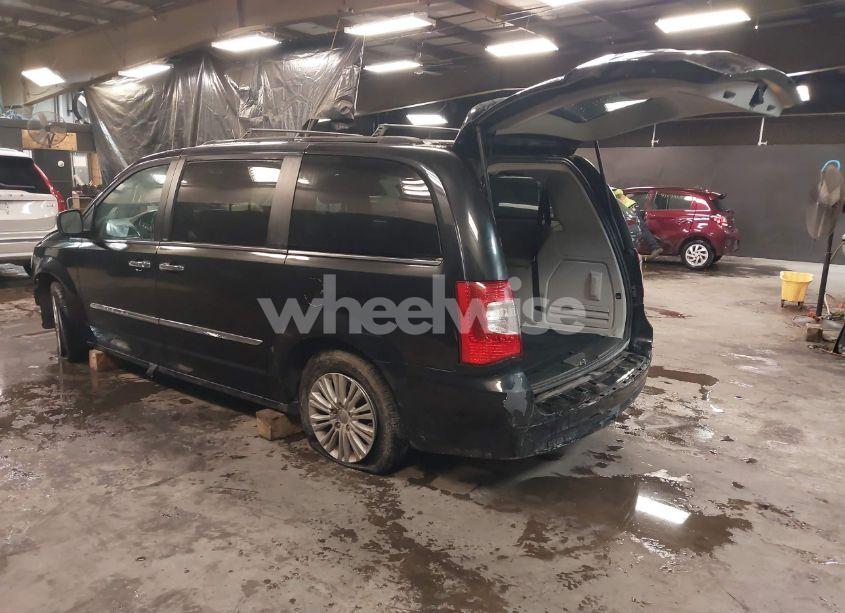 Photo 3 of 2013 Chrysler Town & COUNTRY TOURING-L (VIN 2C4RC1CG1DR647631)