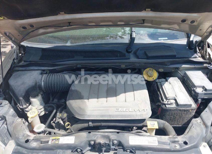 Photo 10 of 2014 Chrysler Town & COUNTRY TOURING-L (VIN 2C4RC1CG1ER107844)