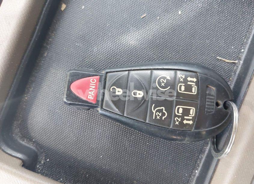 Photo 11 of 2014 Chrysler Town & COUNTRY TOURING-L (VIN 2C4RC1CG1ER107844)