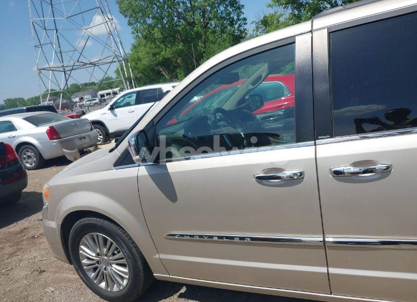 Photo 14 of 2014 Chrysler Town & COUNTRY TOURING-L (VIN 2C4RC1CG1ER107844)