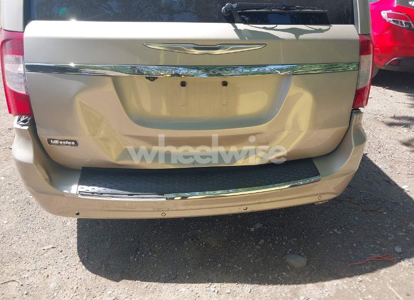 Photo 6 of 2014 Chrysler Town & COUNTRY TOURING-L (VIN 2C4RC1CG1ER107844)