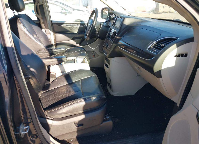 Photo 5 of 2014 Chrysler Town & COUNTRY TOURING-L (VIN 2C4RC1CG1ER108136)