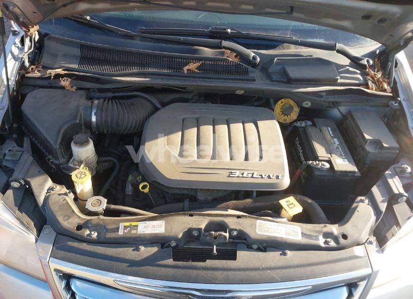 Photo 10 of 2014 Chrysler Town & COUNTRY TOURING-L (VIN 2C4RC1CG1ER250115)