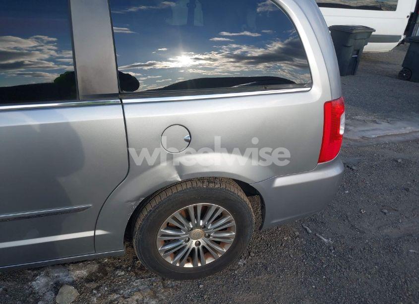 Photo 6 of 2014 Chrysler Town & COUNTRY TOURING-L (VIN 2C4RC1CG1ER250115)