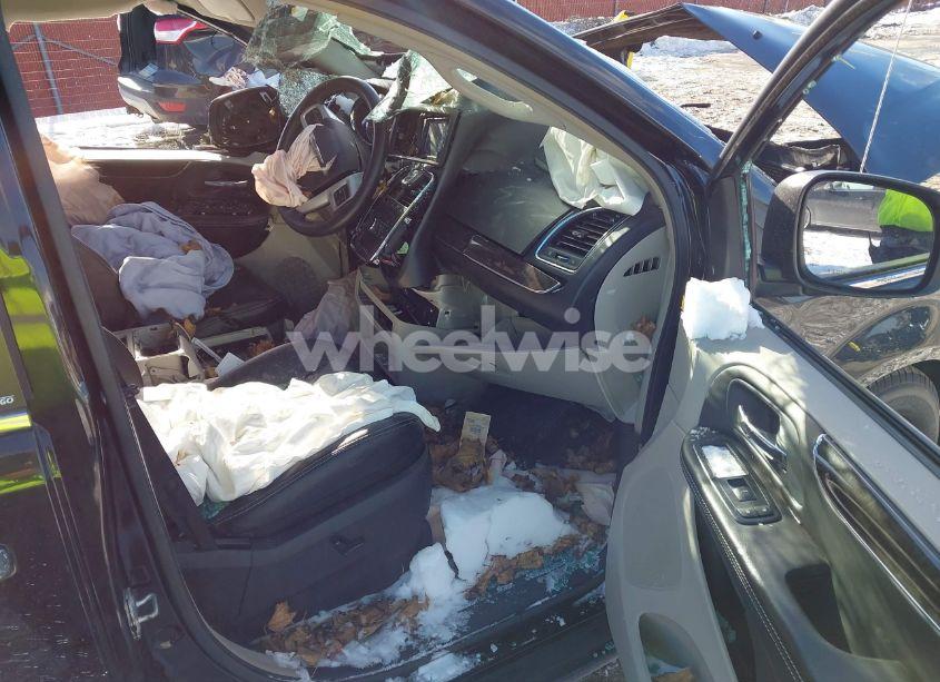 Photo 5 of 2014 Chrysler Town & COUNTRY TOURING-L (VIN 2C4RC1CG1ER257128)