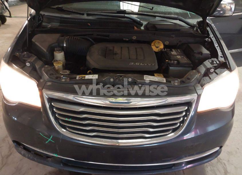 Photo 10 of 2014 Chrysler Town & COUNTRY TOURING-L (VIN 2C4RC1CG1ER280151)
