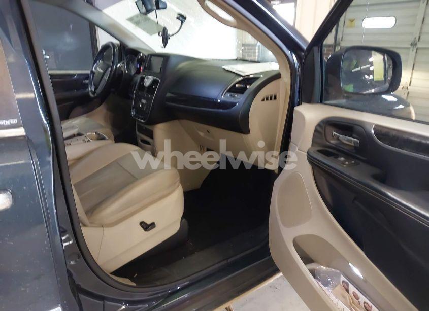 Photo 5 of 2014 Chrysler Town & COUNTRY TOURING-L (VIN 2C4RC1CG1ER280151)