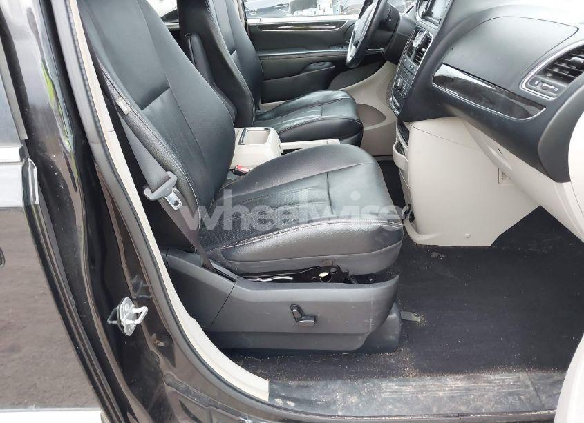 Photo 5 of 2015 Chrysler Town & COUNTRY TOURING-L (VIN 2C4RC1CG1FR563277)