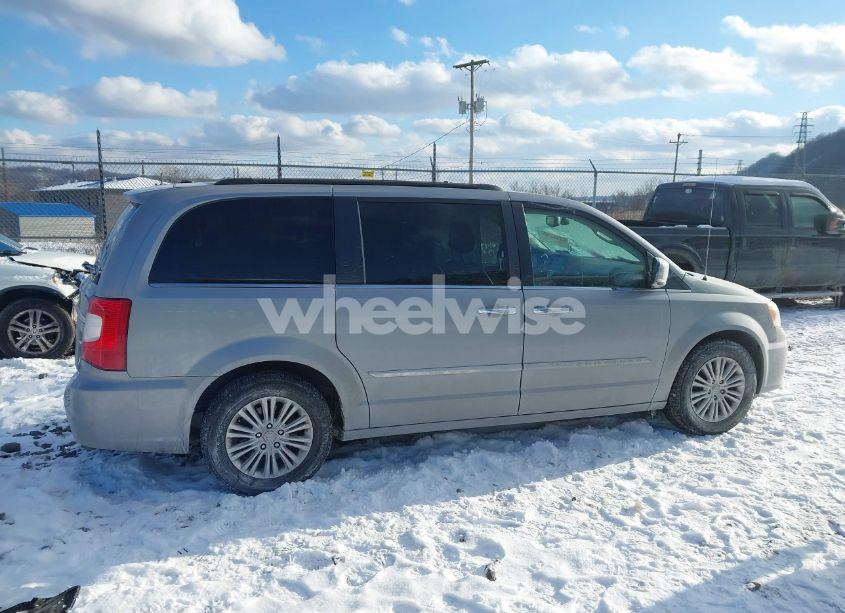Photo 13 of 2015 Chrysler Town & COUNTRY TOURING-L (VIN 2C4RC1CG1FR572190)