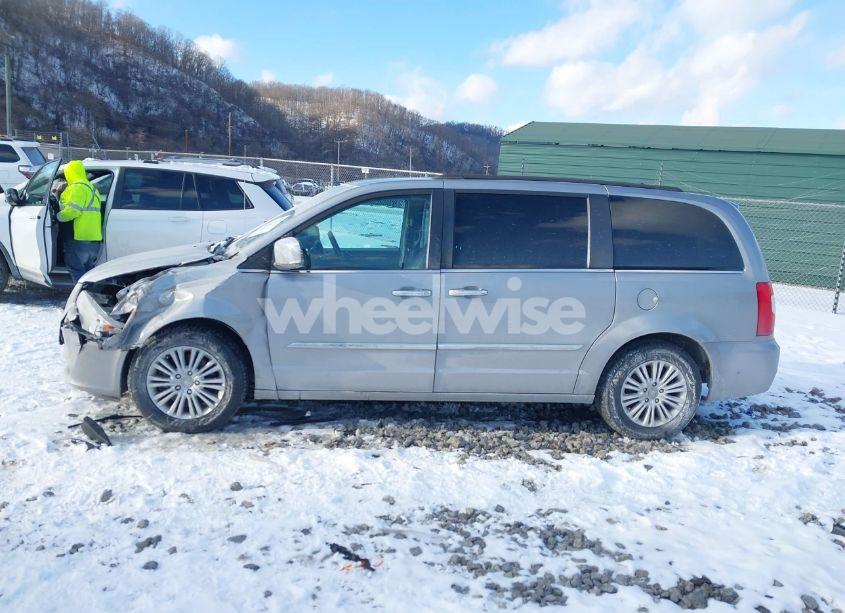 Photo 14 of 2015 Chrysler Town & COUNTRY TOURING-L (VIN 2C4RC1CG1FR572190)